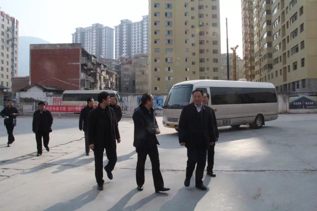 隴南市委常委、常務(wù)副市長張慶宏、副市長徐世林、市人大副主任陳榮等一行深入隴運集團公司武都汽車站開展春節(jié)前走訪慰問活動