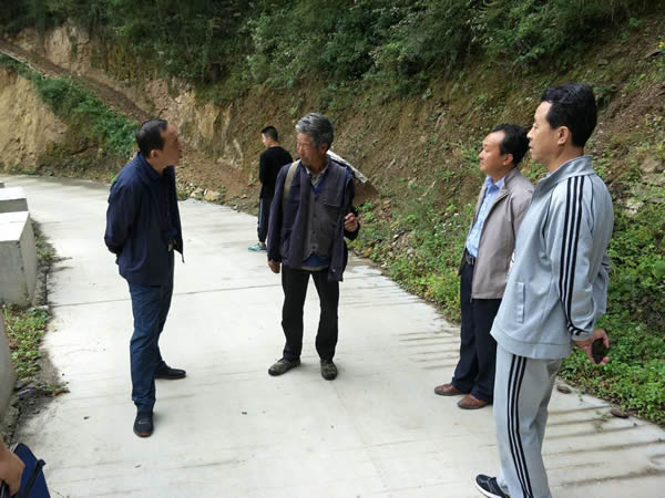 隴運集團公司黨委書記、董事長李寅祥同志深入琵琶鎮(zhèn)寧強村開展幫扶工作