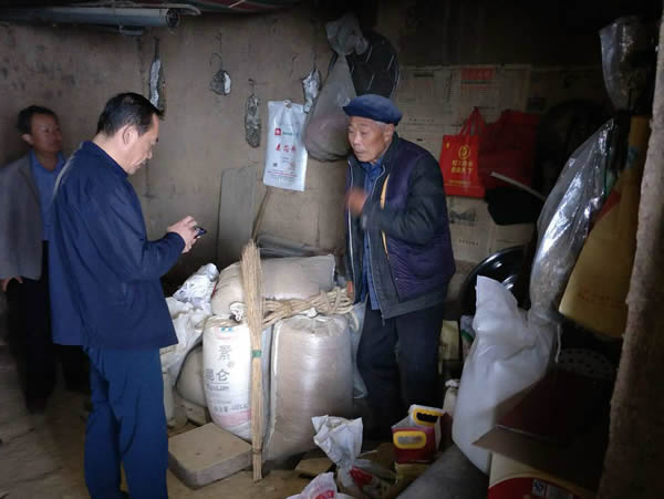 隴運集團公司黨委書記、董事長李寅祥同志深入琵琶鎮(zhèn)寧強村開展幫扶工作