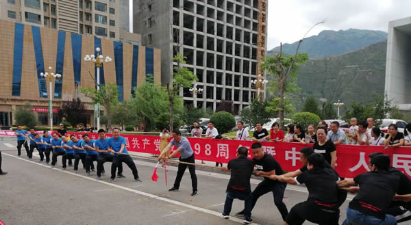 隴運集團公司參加隴南市慶祝中國共產黨成立98周年暨中華人民共和國成立70周年職工運動會