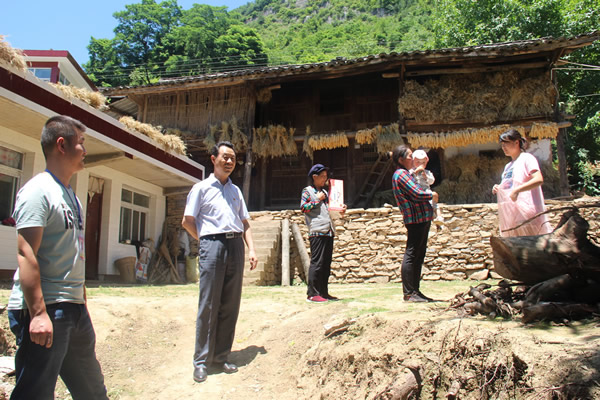 隴運集團(tuán)公司深入寧強(qiáng)村開展迎“七一” 幫扶主題實踐活動