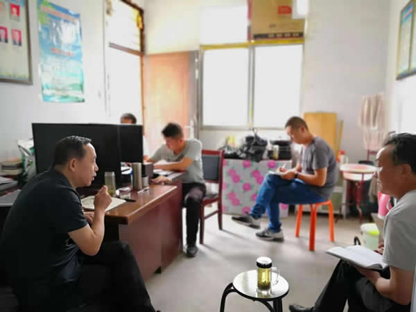 隴運集團公司黨委書記、董事長李寅祥深入琵琶鎮(zhèn)寧強村檢查指導(dǎo)幫扶工作