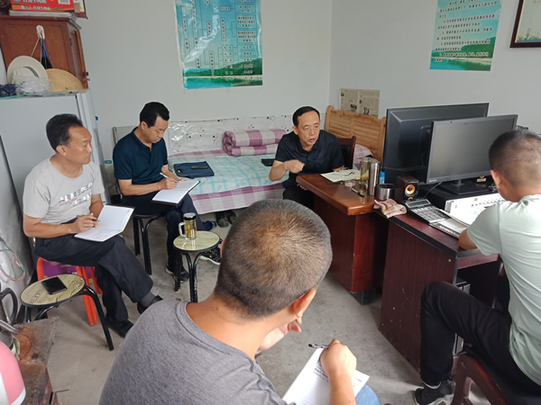 隴運集團公司黨委書記、董事長李寅祥深入琵琶鎮(zhèn)寧強村檢查指導(dǎo)幫扶工作