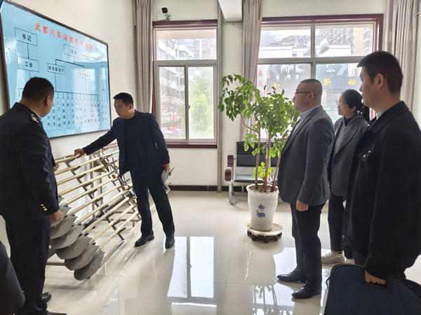 隴南市隴運(yùn)集團(tuán)公司黨委書(shū)記、董事長(zhǎng)馬明喜帶隊(duì)開(kāi)展安全生產(chǎn)檢查