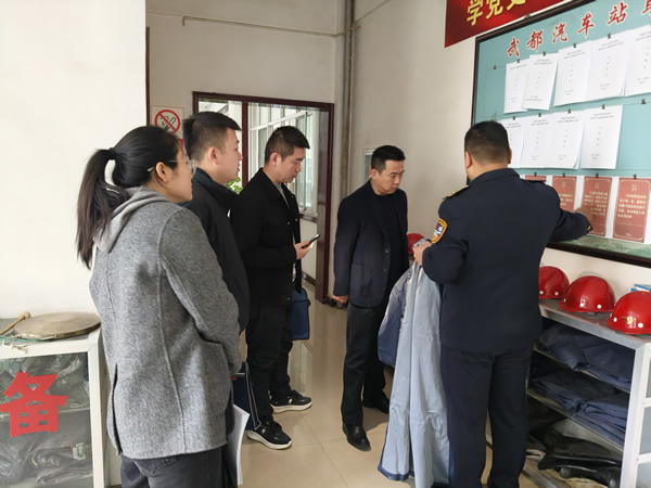 隴南市隴運(yùn)集團(tuán)公司黨委書(shū)記、董事長(zhǎng)馬明喜帶隊(duì)開(kāi)展安全生產(chǎn)檢查