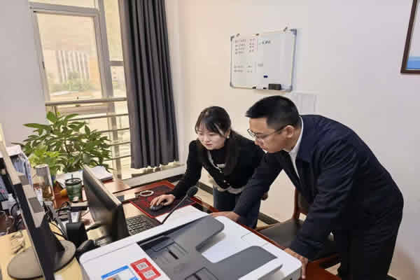 隴南市隴運集團(tuán)公司黨委書記、董事長馬明喜深入一線開展“五一”節(jié)日期間安全生產(chǎn)檢查