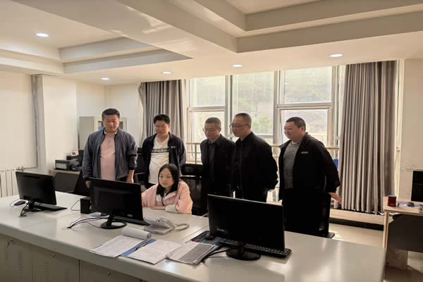 隴南市隴運集團公司值班領(lǐng)導帶隊檢查“五一”假日期間安全生產(chǎn)工作