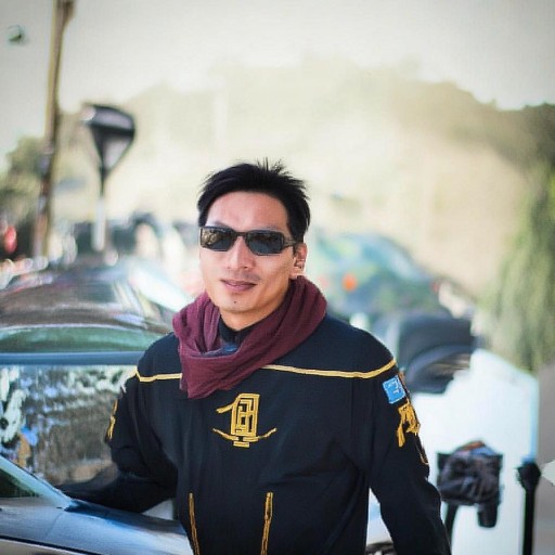 格斗巨人如何俘獲蘿莉芳心？他們的愛情故事令人驚嘆
